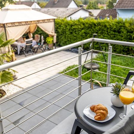 Design Apartment- 24H Self-Check-In - Bis 4 Pers - Parkplatz - Wifi - Balkon -Terrasse - In Direkter Weihernaehe - Radwege Schiffweiler Bagian luar foto