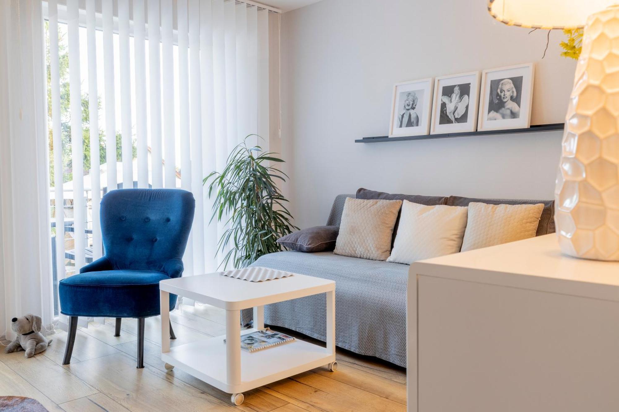 Design Apartment- 24H Self-Check-In - Bis 4 Pers - Parkplatz - Wifi - Balkon -Terrasse - In Direkter Weihernaehe - Radwege Schiffweiler Bagian luar foto