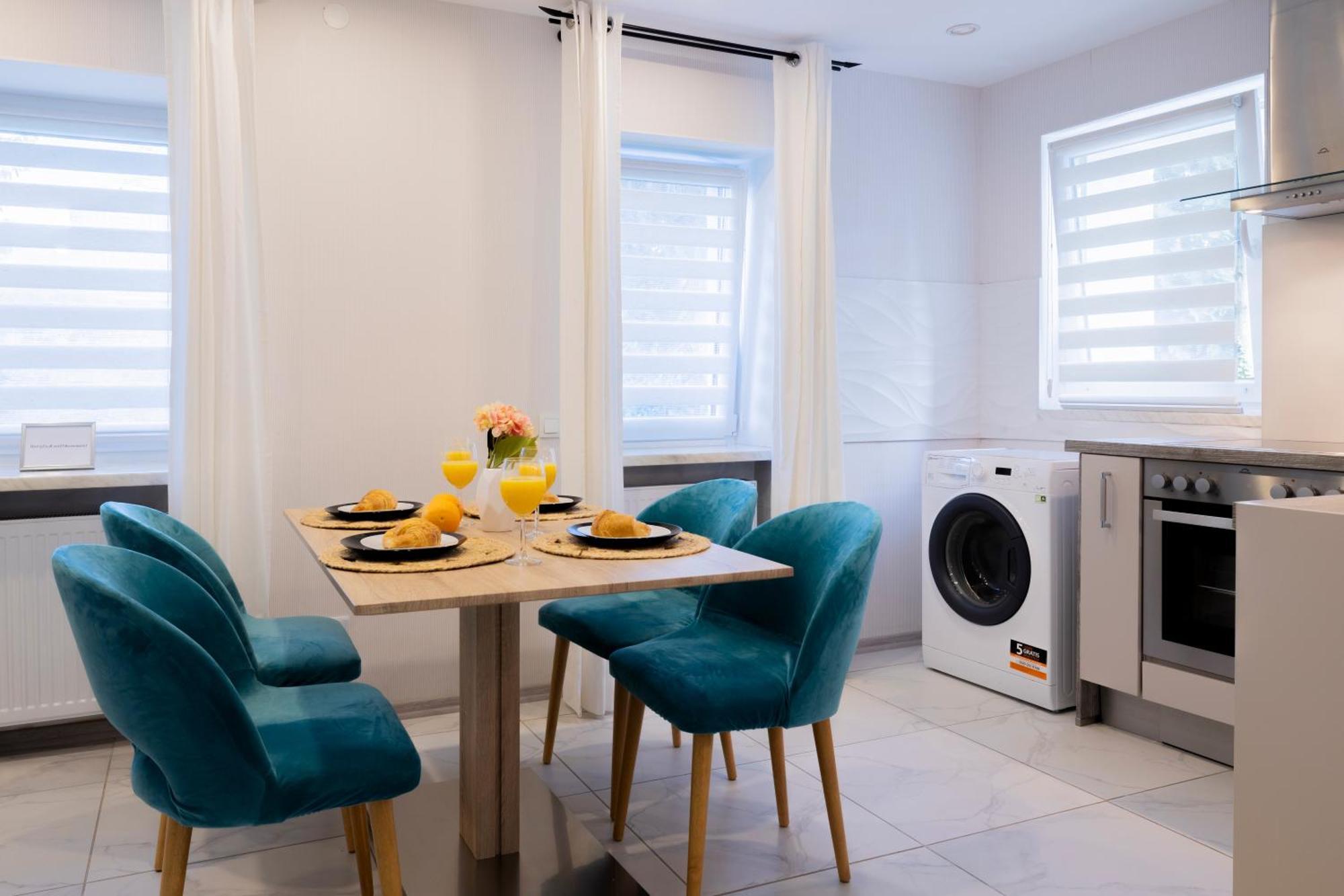 Design Apartment- 24H Self-Check-In - Bis 4 Pers - Parkplatz - Wifi - Balkon -Terrasse - In Direkter Weihernaehe - Radwege Schiffweiler Bagian luar foto